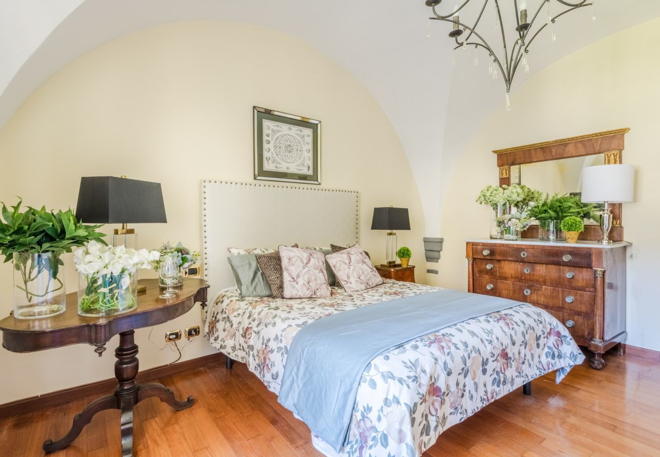 Appartamento a Lucca - Comfortable Convenient Apartment with Garden Views