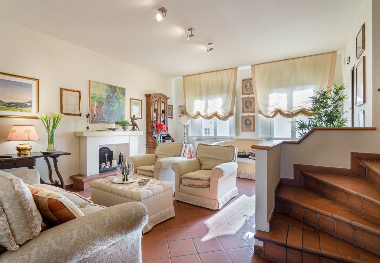 Appartamento a Lucca - Top-Floor Penthouse with Panoramic Terrace in Lucca