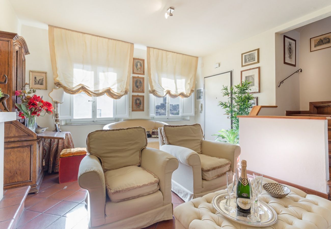 Appartamento a Lucca - Top-Floor Penthouse with Panoramic Terrace in Lucca