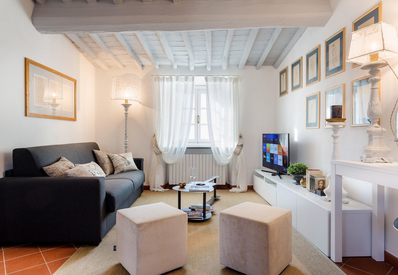 Appartamento a Lucca - A Toproof Penthouse Apartment with Elevator and Private Garden Inside the Walls