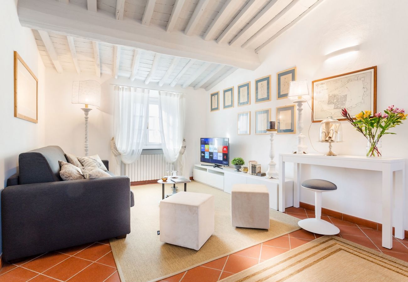 Appartamento a Lucca - A Toproof Penthouse Apartment with Elevator and Private Garden Inside the Walls