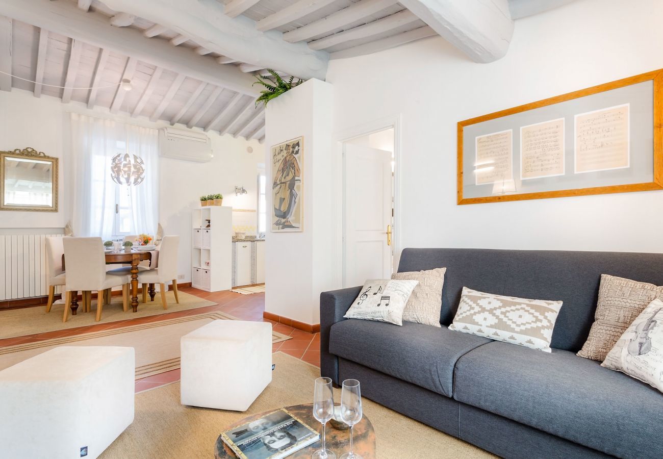 Appartamento a Lucca - A Toproof Penthouse Apartment with Elevator and Private Garden Inside the Walls