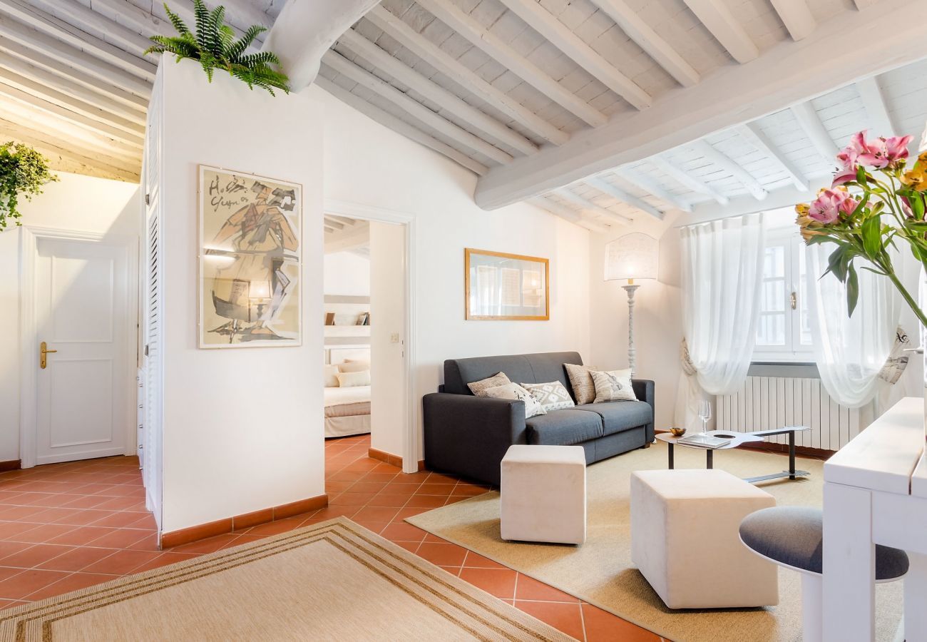 Appartamento a Lucca - A Toproof Penthouse Apartment with Elevator and Private Garden Inside the Walls