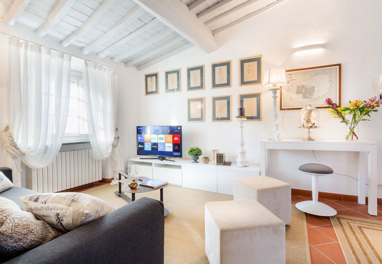 Appartamento a Lucca - A Toproof Penthouse Apartment with Elevator and Private Garden Inside the Walls