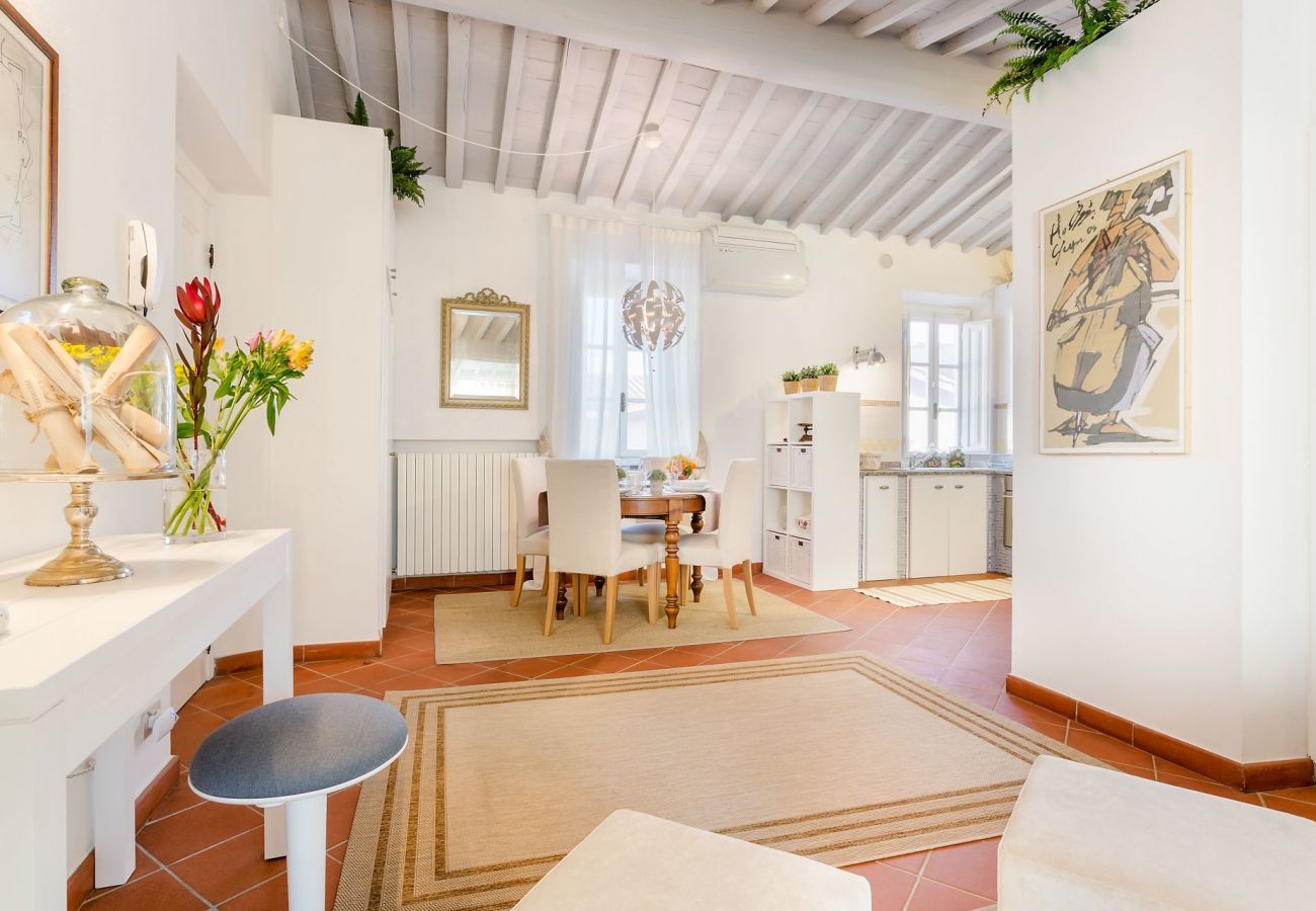 Appartamento a Lucca - A Toproof Penthouse Apartment with Elevator and Private Garden Inside the Walls