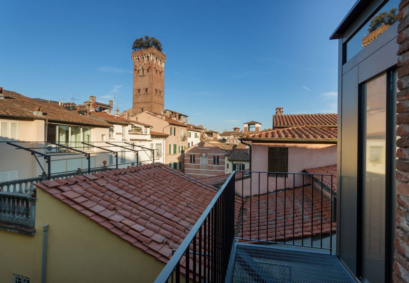 Appartamento a Lucca - A Toproof Penthouse Apartment with Elevator and Private Garden Inside the Walls