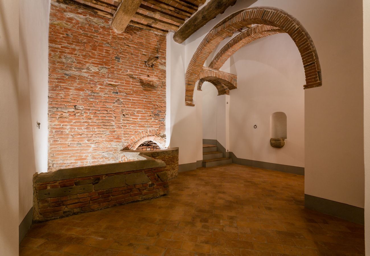 Appartamento a Lucca - A Toproof Penthouse Apartment with Elevator and Private Garden Inside the Walls