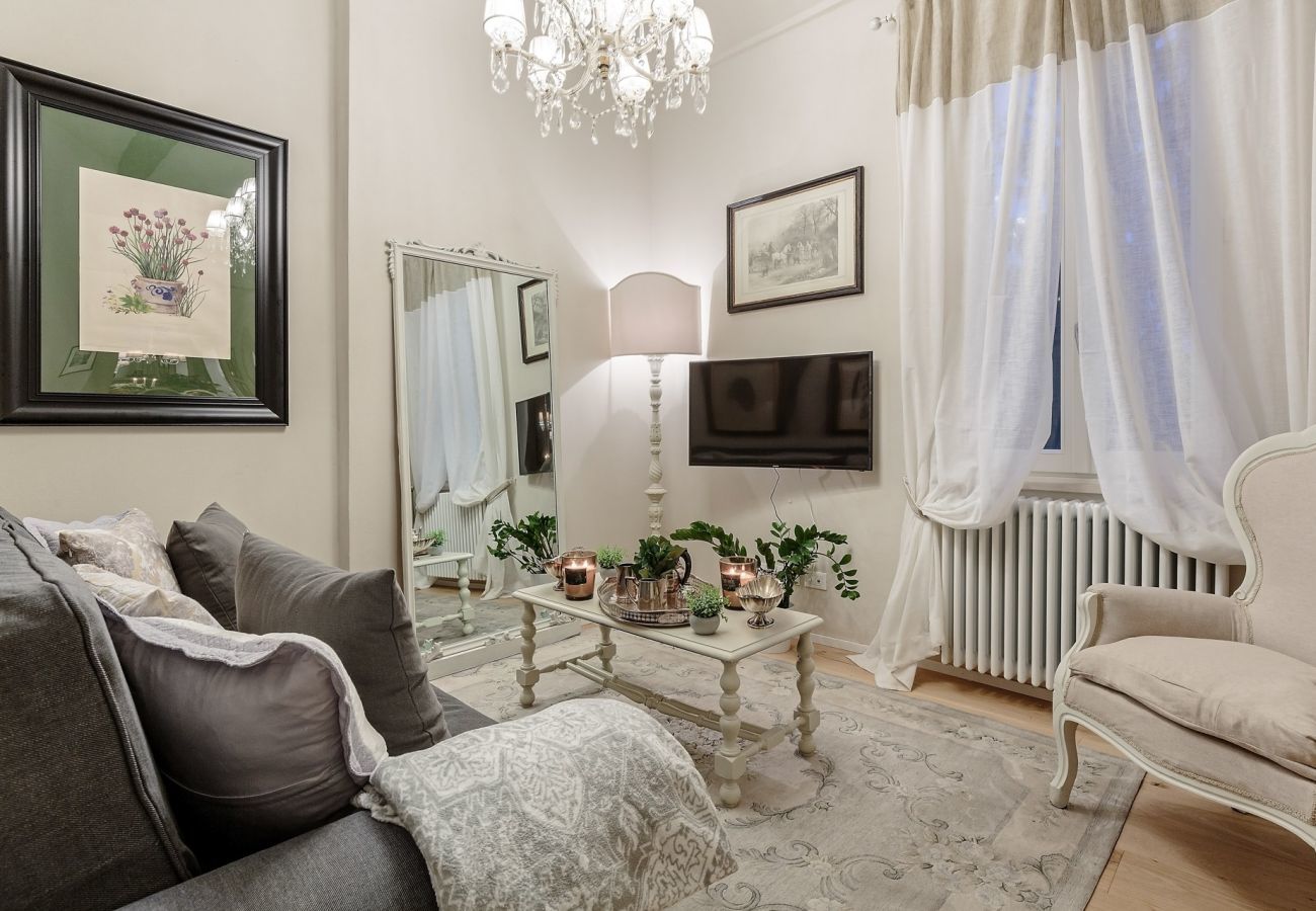 Appartamento a Lucca - CASA UCCELLINI Apartment with a Romantic Terrace