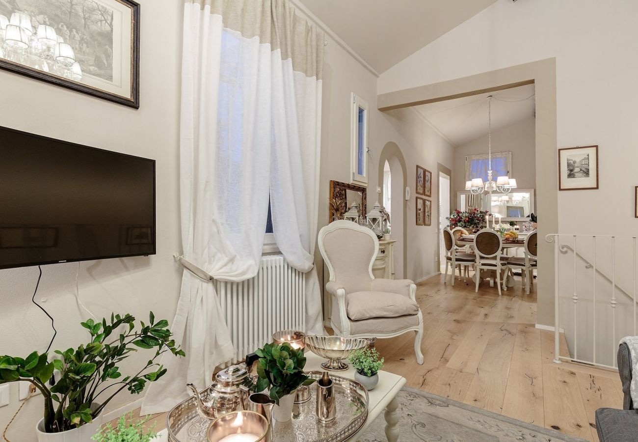 Appartamento a Lucca - CASA UCCELLINI Apartment with a Romantic Terrace