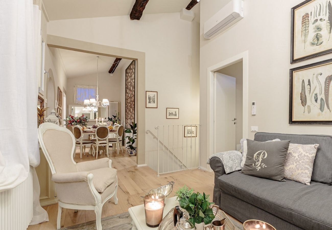 Appartamento a Lucca - CASA UCCELLINI Apartment with a Romantic Terrace