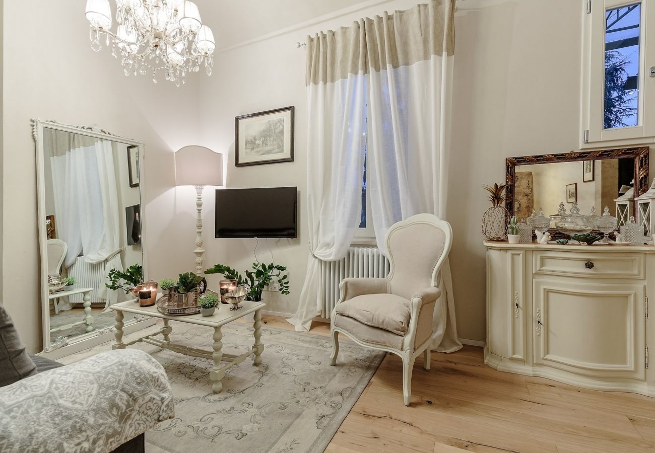 Appartamento a Lucca - CASA UCCELLINI Apartment with a Romantic Terrace