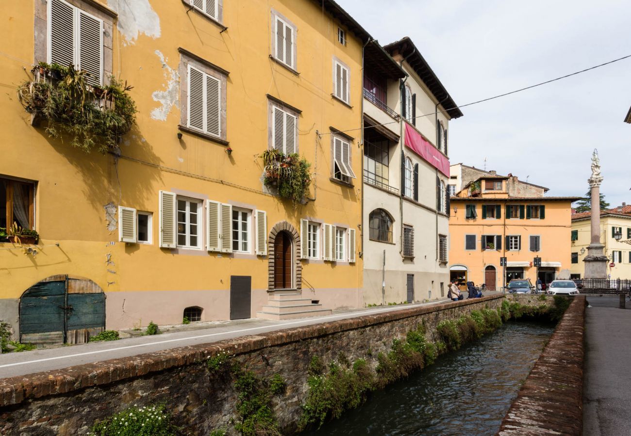 Appartamento a Lucca - Modern comfort in Lucca's Picturesque Canal District