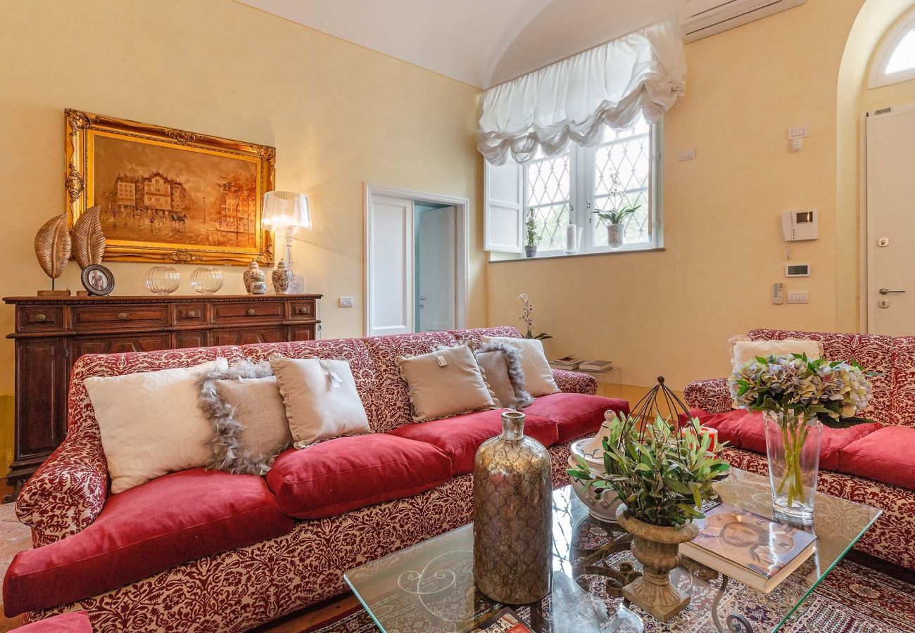 Appartamento a Lucca - Spacious Ground Floor Apartment with Private Garden Inside the Walls of Lucca