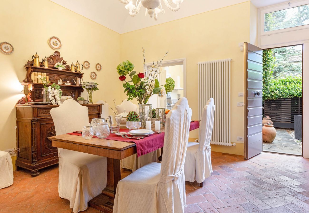 Appartamento a Lucca - Spacious Ground Floor Apartment with Private Garden Inside the Walls of Lucca