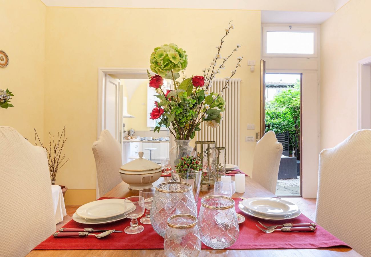 Appartamento a Lucca - Spacious Ground Floor Apartment with Private Garden Inside the Walls of Lucca