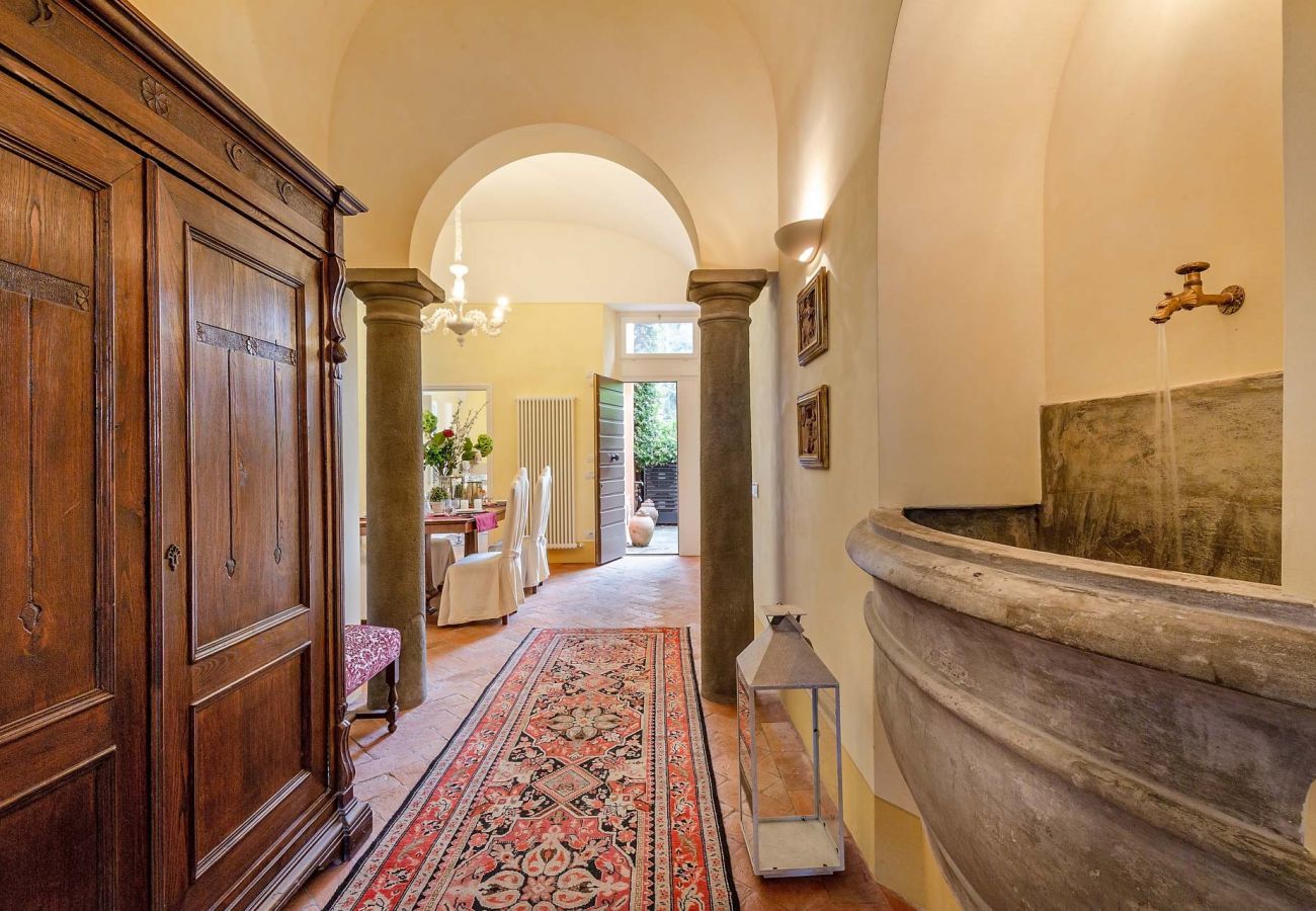 Appartamento a Lucca - Spacious Ground Floor Apartment with Private Garden Inside the Walls of Lucca