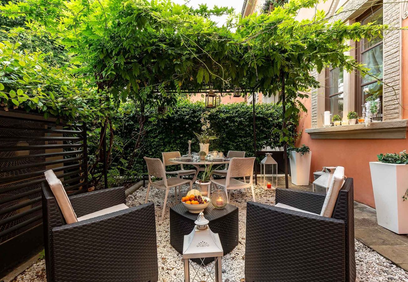 Appartamento a Lucca - Spacious Ground Floor Apartment with Private Garden Inside the Walls of Lucca