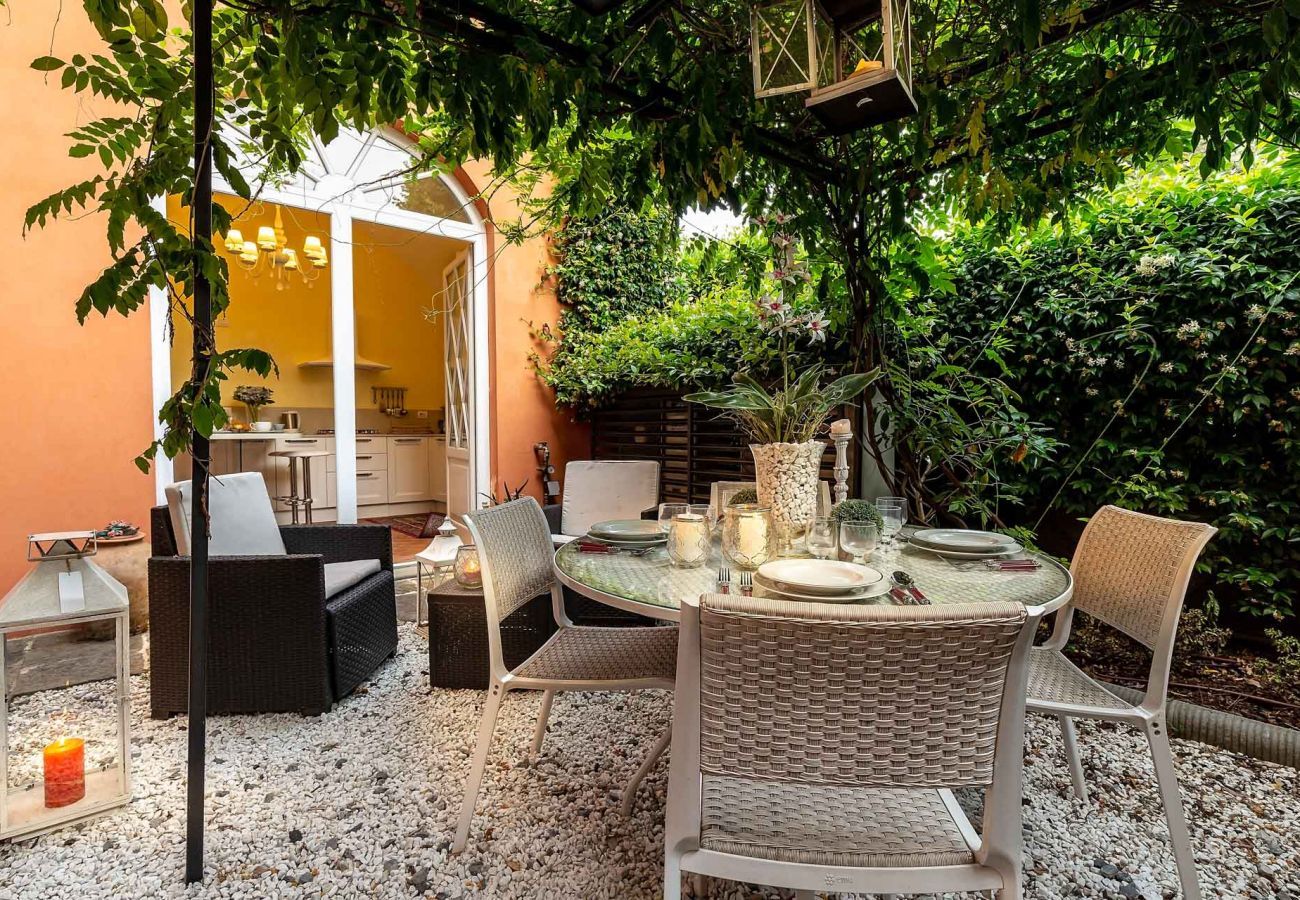 Appartamento a Lucca - Spacious Ground Floor Apartment with Private Garden Inside the Walls of Lucca