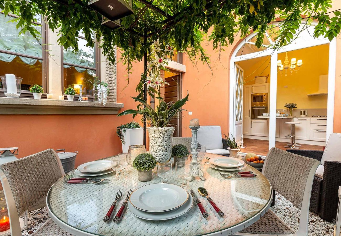 Appartamento a Lucca - Spacious Ground Floor Apartment with Private Garden Inside the Walls of Lucca