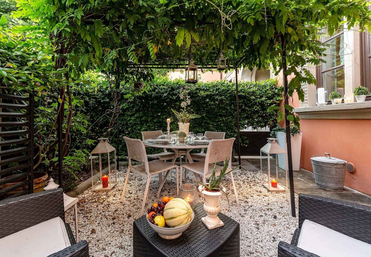 Appartamento a Lucca - Spacious Ground Floor Apartment with Private Garden Inside the Walls of Lucca