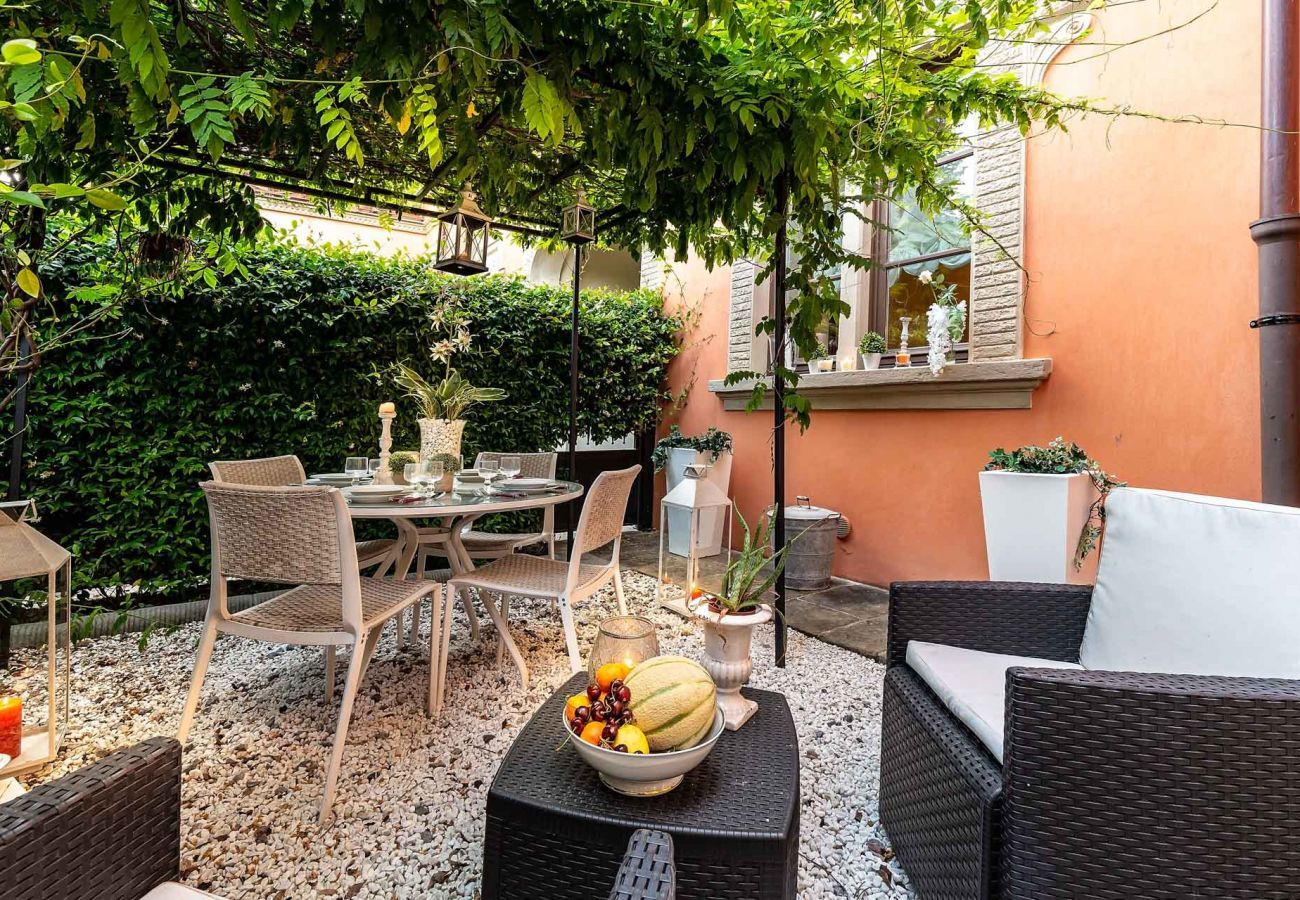 Appartamento a Lucca - Spacious Ground Floor Apartment with Private Garden Inside the Walls of Lucca