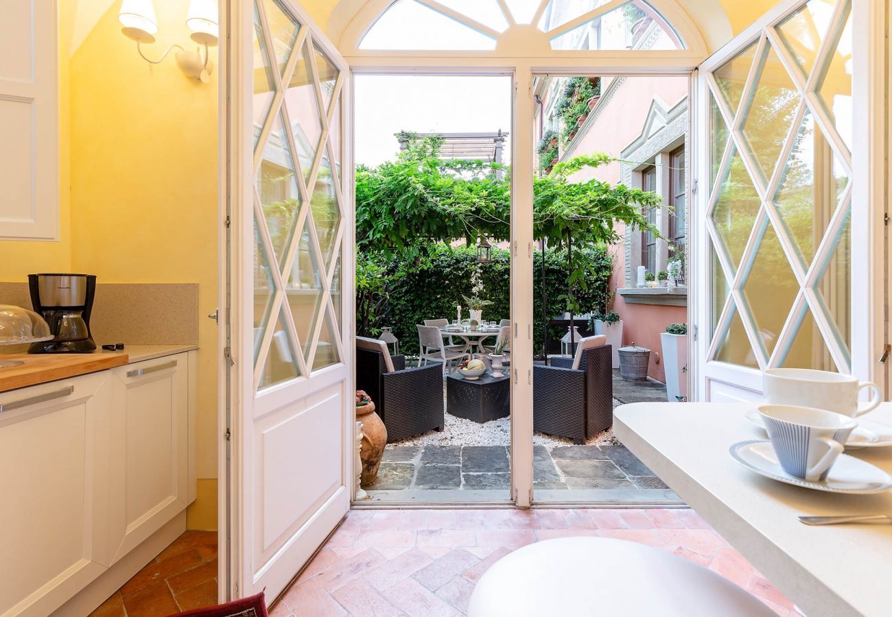 Appartamento a Lucca - Spacious Ground Floor Apartment with Private Garden Inside the Walls of Lucca