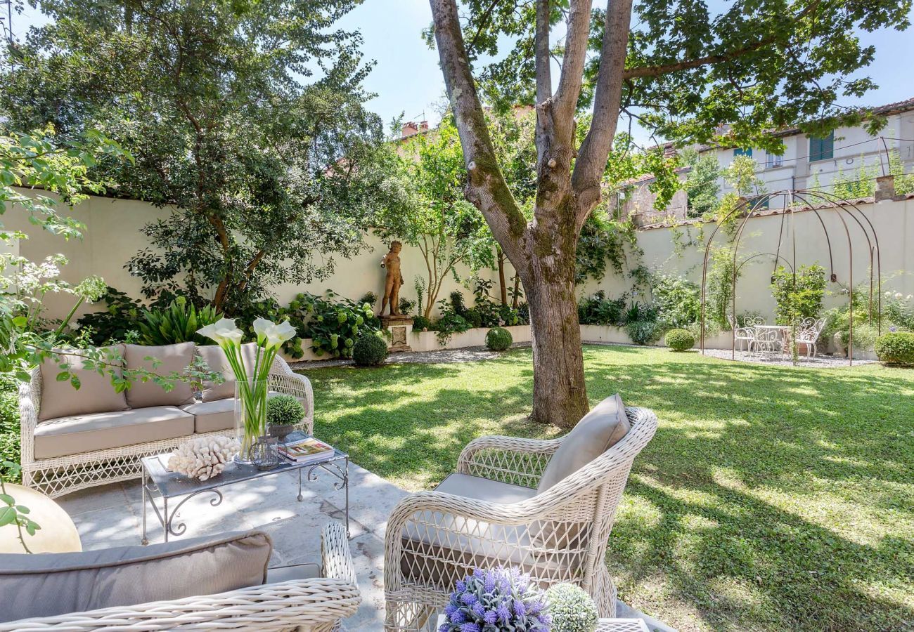 Appartamento a Lucca - LA CASINA Luxury Apartment inside the Walls of Lucca with Garden, A/c, Wifi