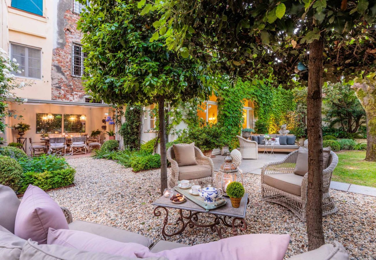 Appartamento a Lucca - LA CASINA Luxury Apartment inside the Walls of Lucca with Garden, A/c, Wifi