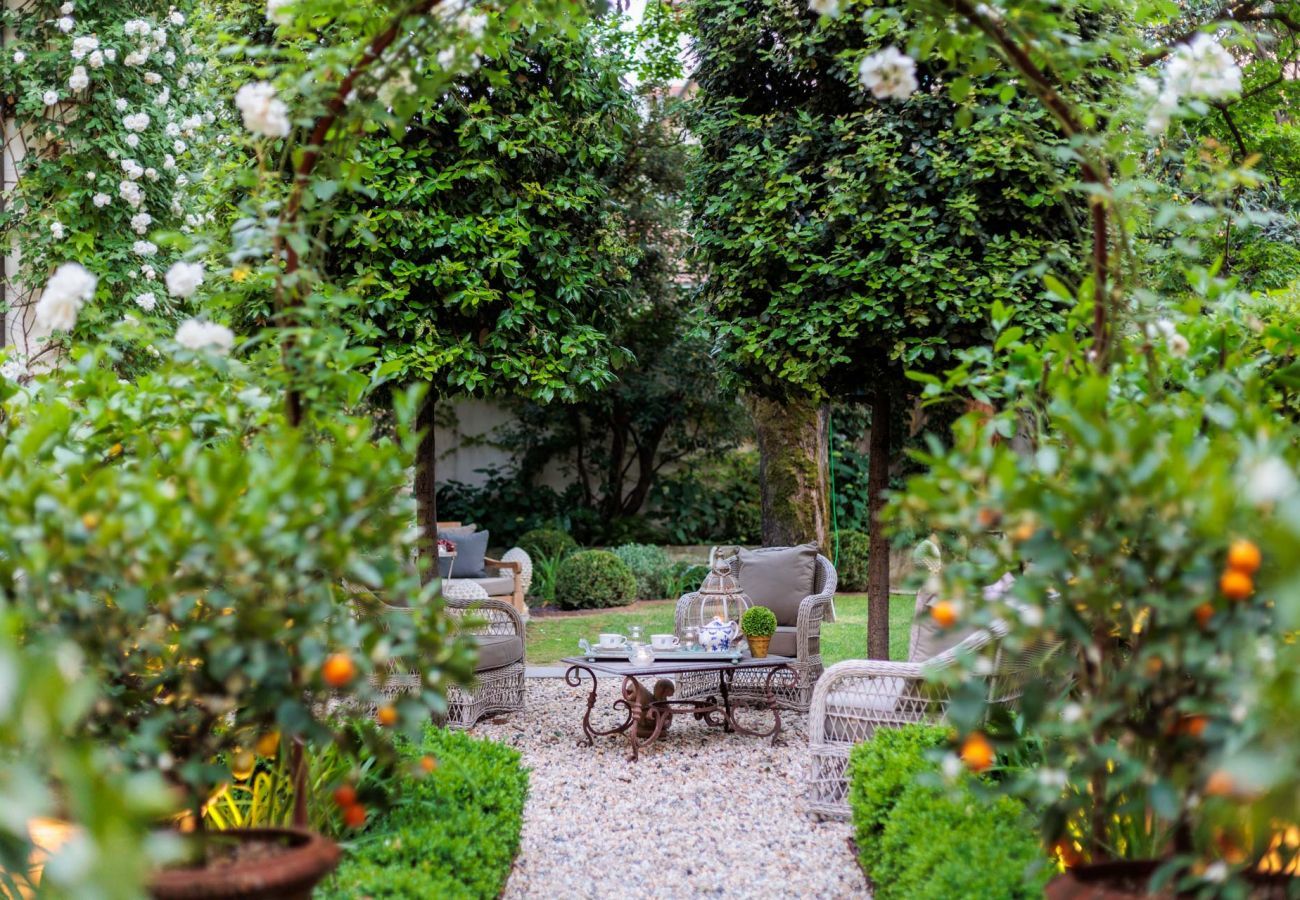 Appartamento a Lucca - LA CASINA Luxury Apartment inside the Walls of Lucca with Garden, A/c, Wifi