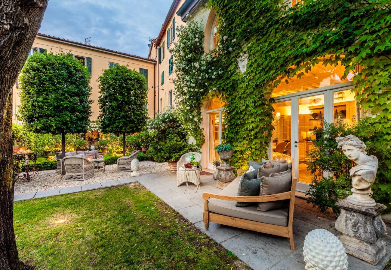 Appartamento a Lucca - LA CASINA Luxury Home inside the Walls of Lucca with Garden, A/c, Wifi