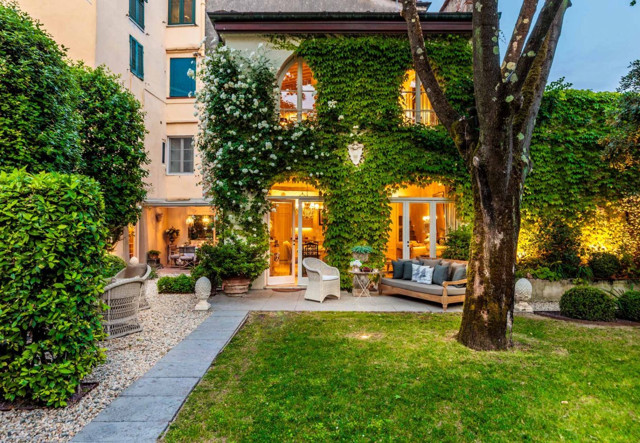 Appartamento a Lucca - LA CASINA Luxury Home inside the Walls of Lucca with Garden, A/c, Wifi