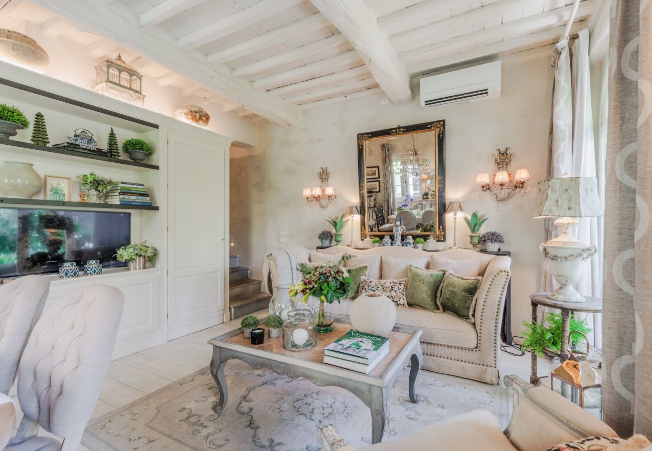 Appartamento a Lucca - LA CASINA Luxury Apartment inside the Walls of Lucca with Garden, A/c, Wifi