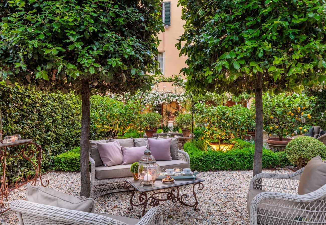 Appartamento a Lucca - LA CASINA Luxury Apartment inside the Walls of Lucca with Garden, A/c, Wifi