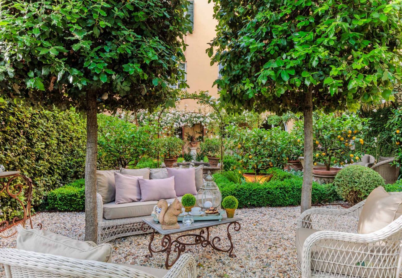 Appartamento a Lucca - LA CASINA Luxury Apartment inside the Walls of Lucca with Garden, A/c, Wifi