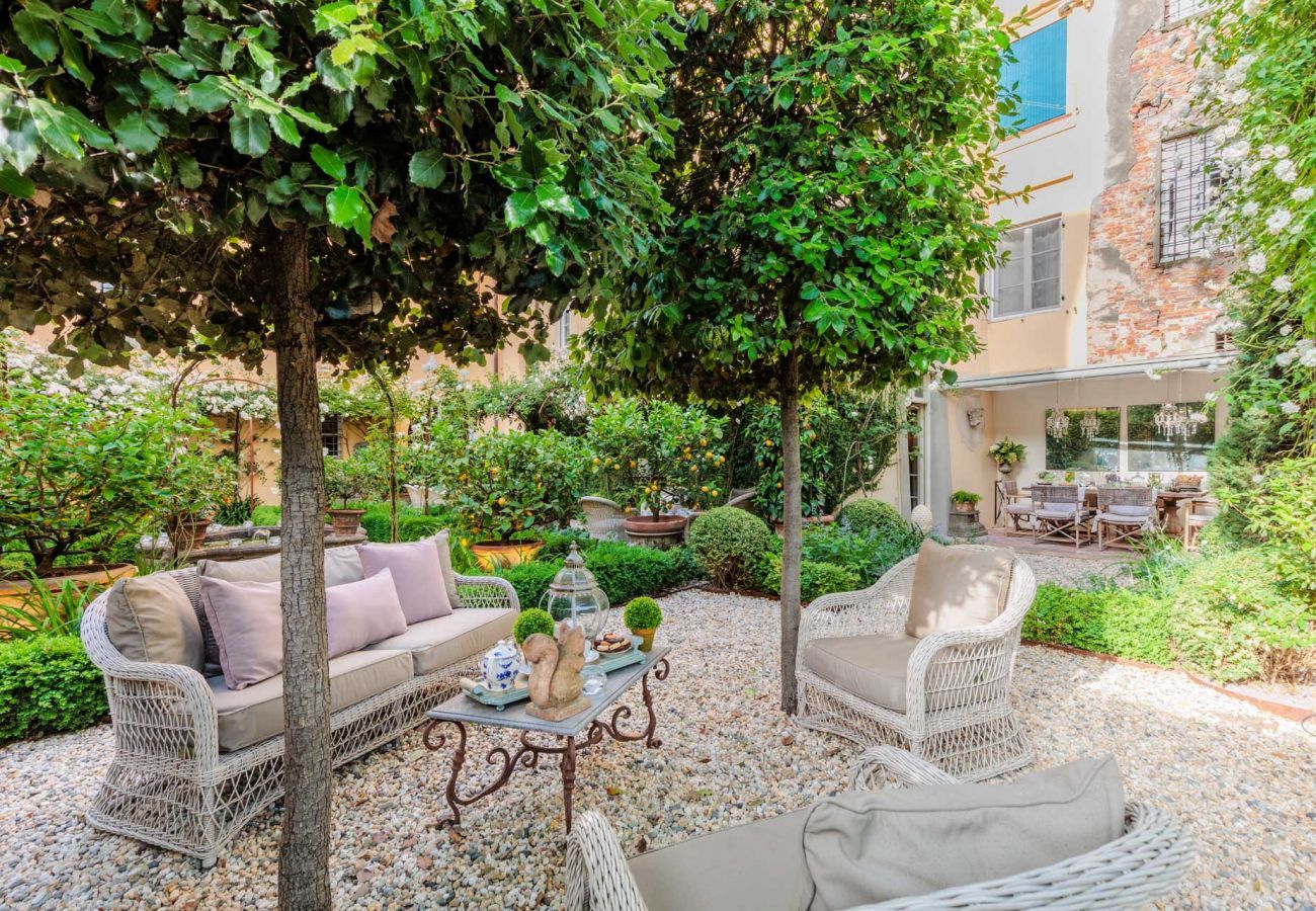 Appartamento a Lucca - LA CASINA Luxury Apartment inside the Walls of Lucca with Garden, A/c, Wifi