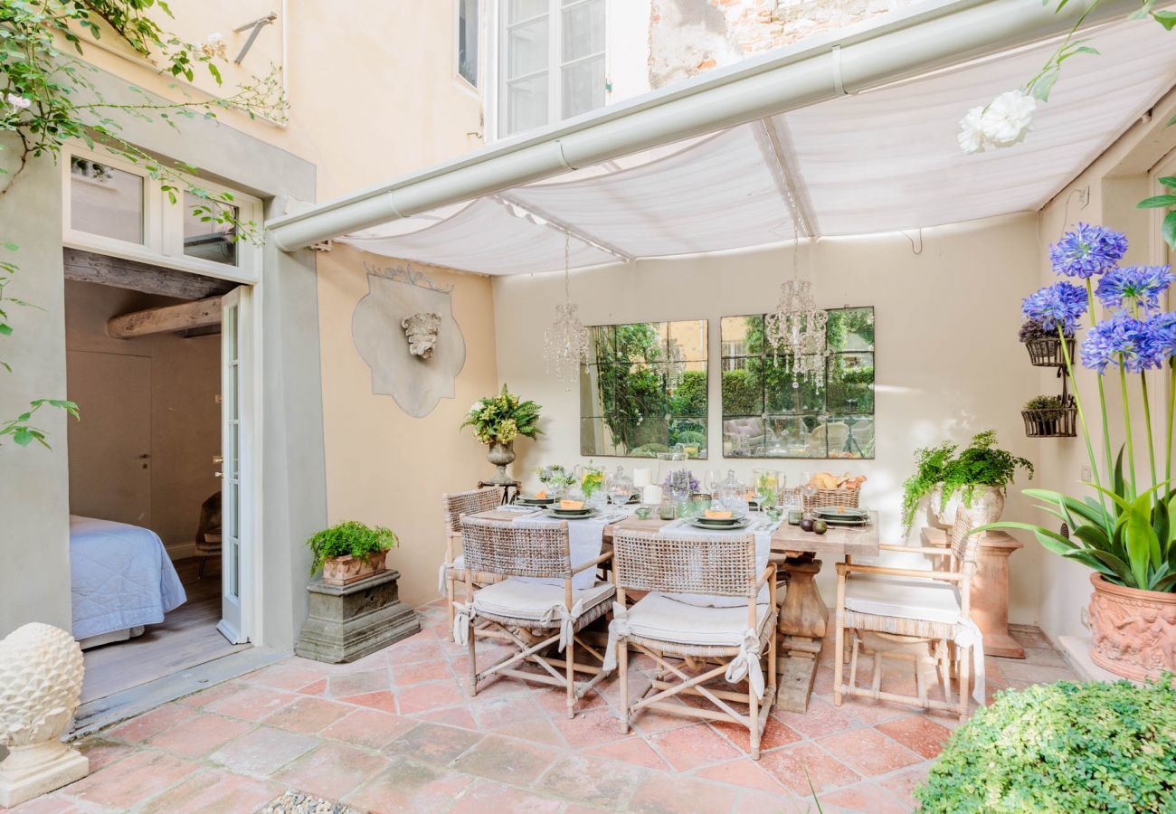 Appartamento a Lucca - LA CASINA Luxury Apartment inside the Walls of Lucca with Garden, A/c, Wifi