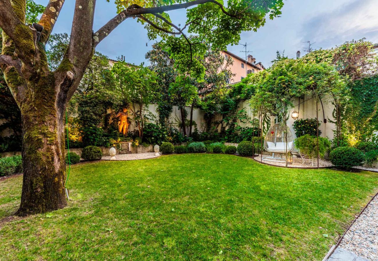 Appartamento a Lucca - LA CASINA Luxury Apartment inside the Walls of Lucca with Garden, A/c, Wifi