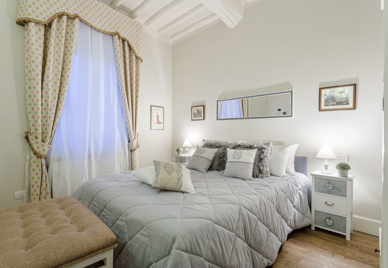 Appartamento a Lucca - 2 Bedrooms 2 Bathrooms Romantic Apartment with Terrace and Parking in Lucca