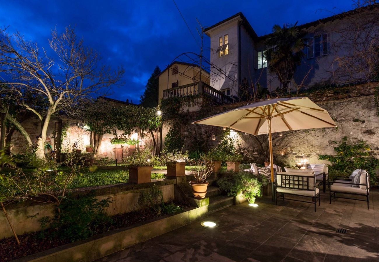 Appartamento a Lucca - 3 bedrooms ground floor apartment, PRIVATE GARDEN, close to parking inside Lucca