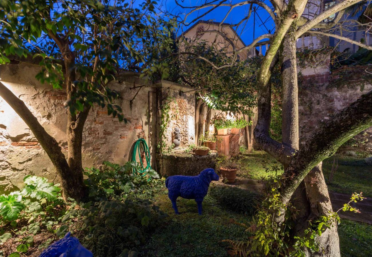 Appartamento a Lucca - 3 bedrooms ground floor apartment, PRIVATE GARDEN, close to parking inside Lucca