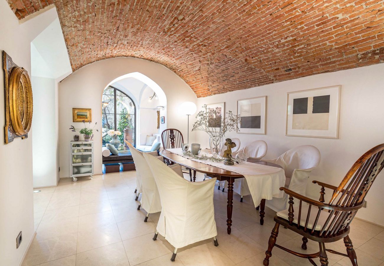 Appartamento a Lucca - 3 bedrooms ground floor apartment, PRIVATE GARDEN, close to parking inside Lucca