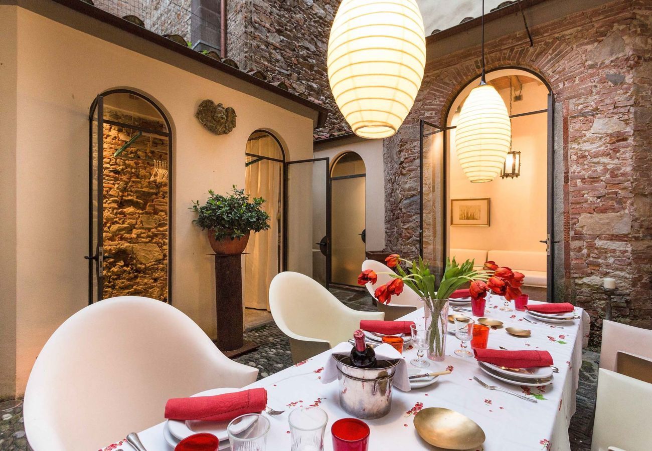 Appartamento a Lucca - 3 bedrooms ground floor apartment, PRIVATE GARDEN, close to parking inside Lucca