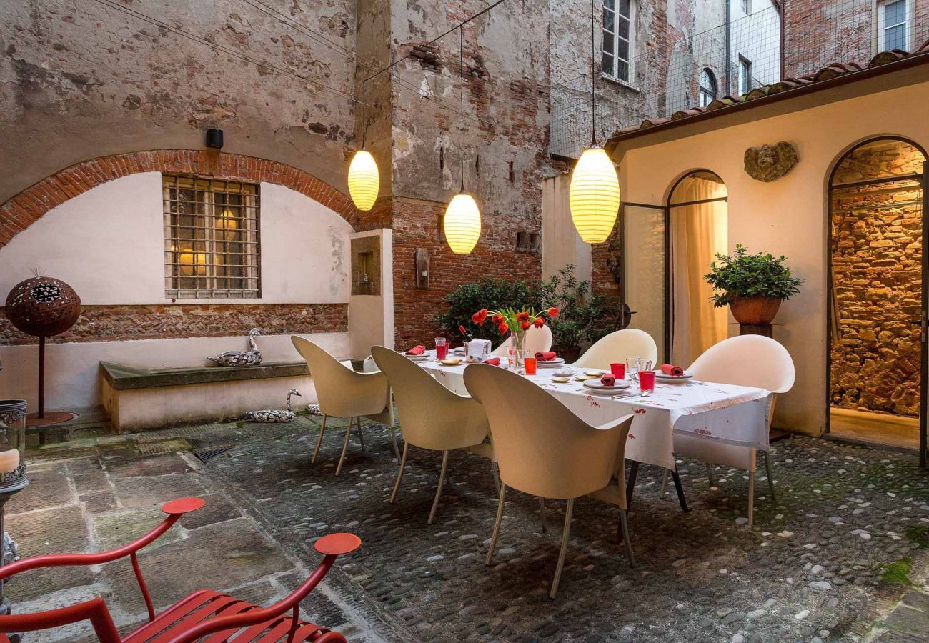 Appartamento a Lucca - 3 bedrooms ground floor apartment, PRIVATE GARDEN, close to parking inside Lucca