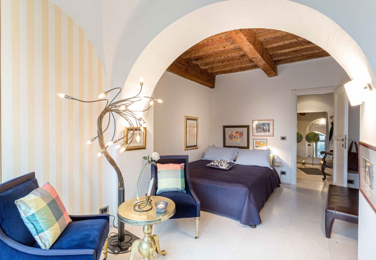 Appartamento a Lucca - 3 bedrooms ground floor apartment, PRIVATE GARDEN, close to parking inside Lucca