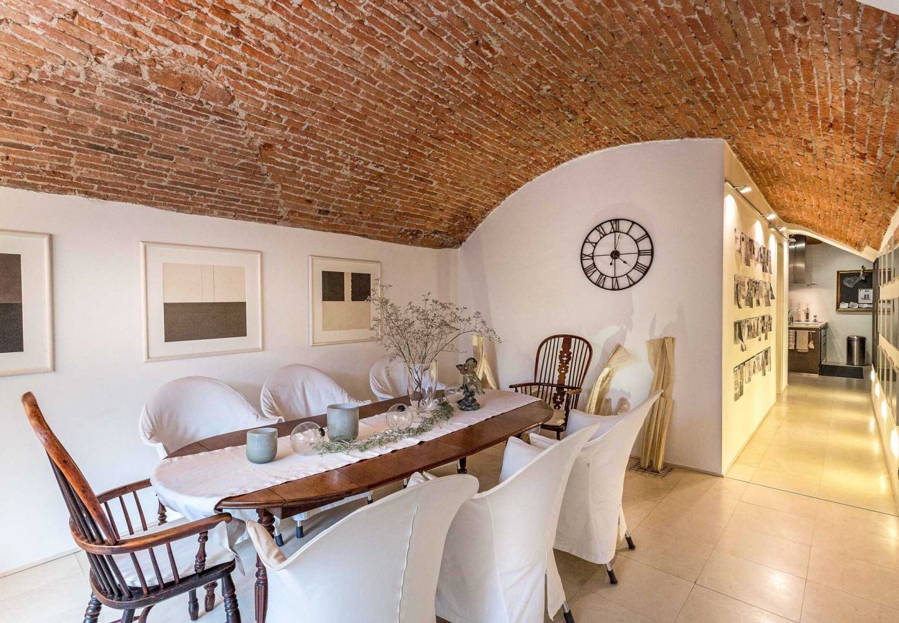 Appartamento a Lucca - 3 bedrooms ground floor apartment, PRIVATE GARDEN, close to parking inside Lucca