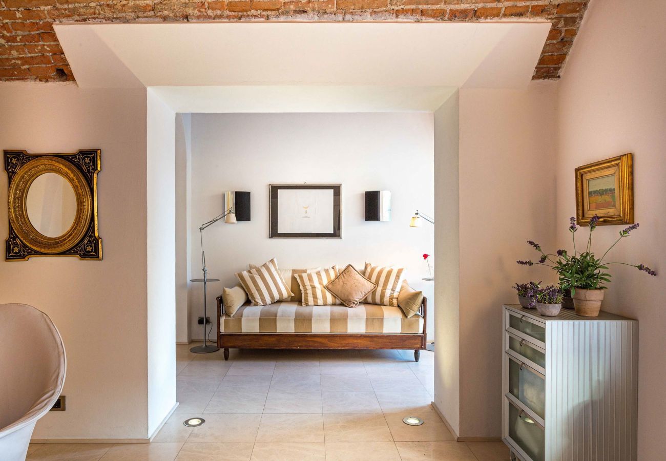 Appartamento a Lucca - 3 bedrooms ground floor apartment, PRIVATE GARDEN, close to parking inside Lucca