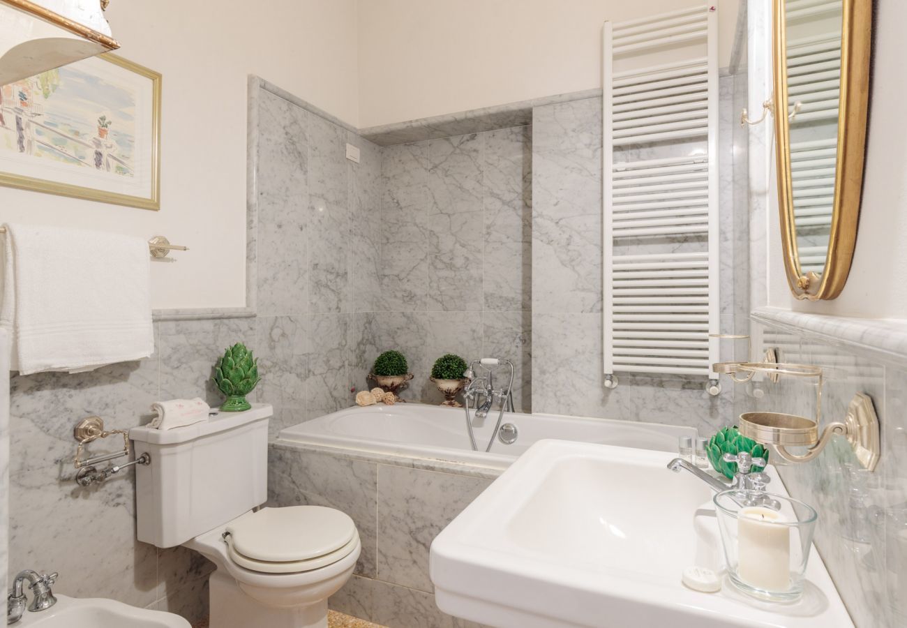 Appartamento a Lucca - PALAZZO POGGI, 5 Charming Bedrooms in Style