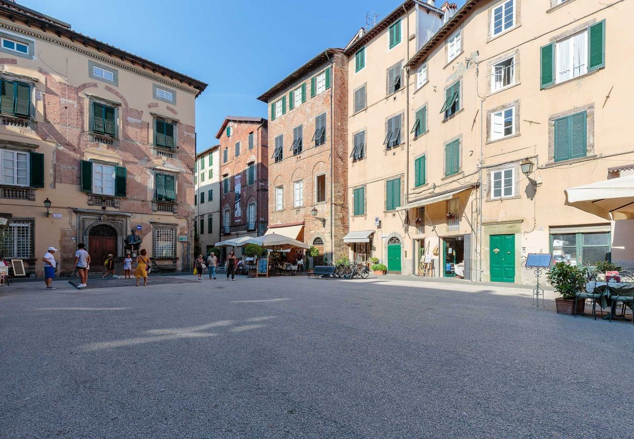 Appartamento a Lucca - Casa AriasARIAS APARTMENT in the iconic Piazza San Michele