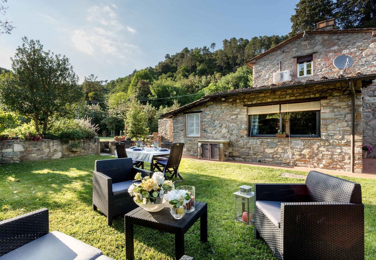 Villa a Pieve di Compito - A secret sweet idyllic retreat for 2 couples with private pool & air conditionin