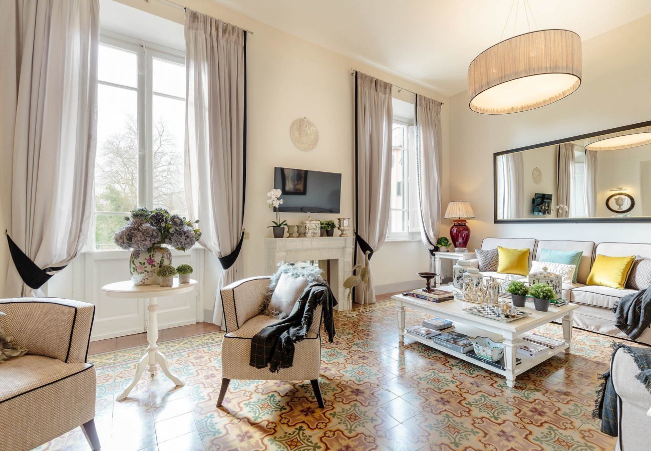 Appartamento a Lucca - The Park View 4 Bedrooms Apartment with Terrace and Elevator inside the Walls of Lucca